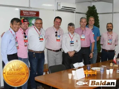 Srs. Celso Ienaga, Adolfo Baldan, Celso Ruiz, Renato Mastropietro, Luis Fernando e Raul Capparelli com nossos clientes MagParaná.